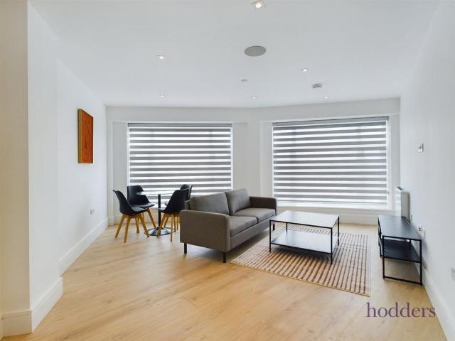 Apartment for rent in Row Town, Surrey