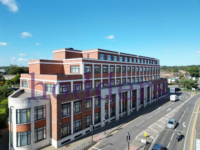 Apartment for rent in Row Town, Surrey