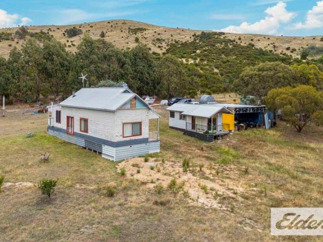 Cottage for sale in Amphitheatre, Victoria