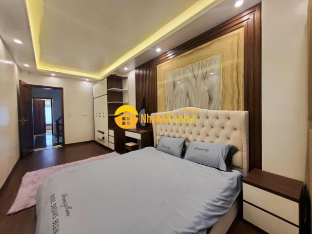 Nhà mặt phố bán