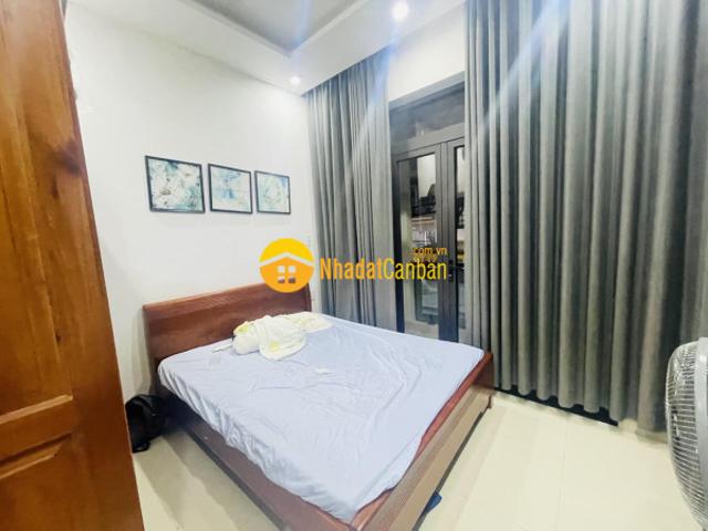 Nhà mặt phố bán