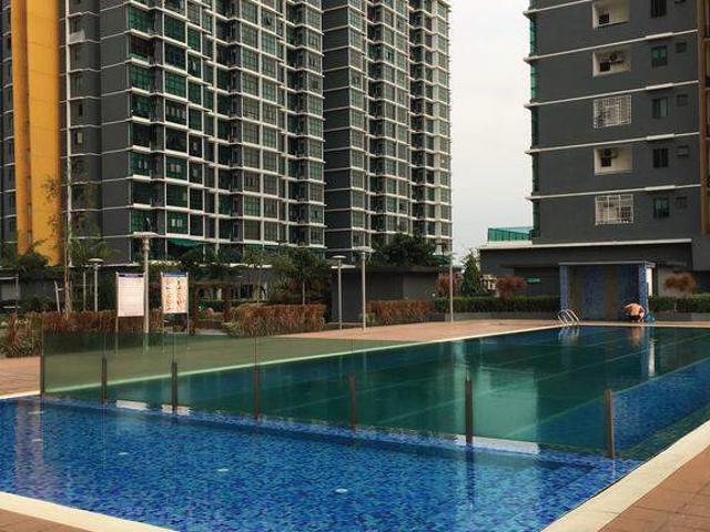 Room for rent in Petaling, Alam Impian