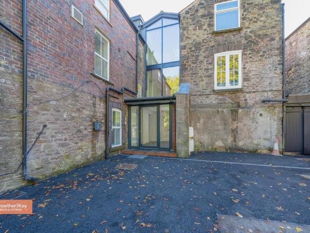 Apartment for rent in Charlesworth, East Midlands