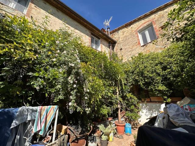 Appartamento in vendita a Buti, Toscana