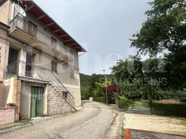 Appartamento in vendita a Gubbio, Umbria
