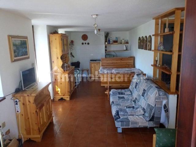 Appartamento in affitto a Challand Saint Anselme, Aosta