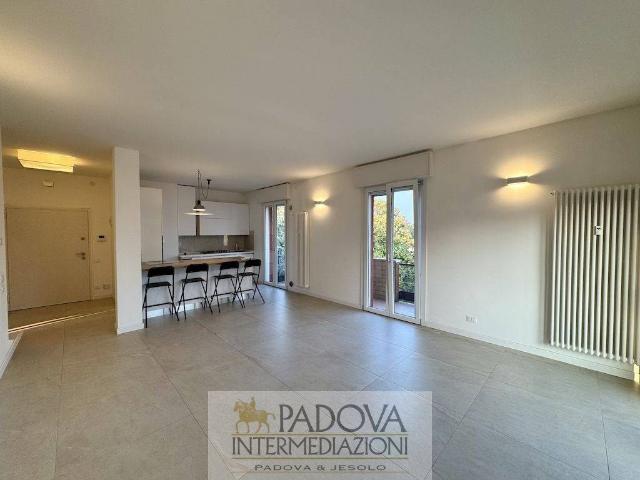 Appartamento in affitto a Sacra Famiglia, Padova