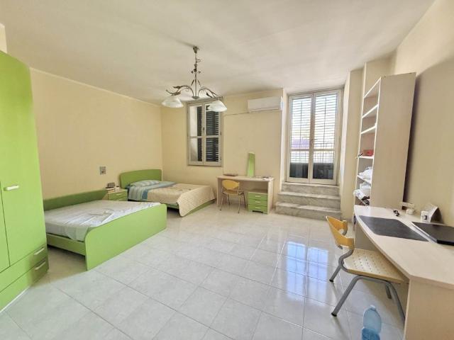 Quadrilocale in affitto a Palermo, Albergheria