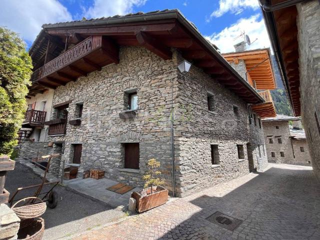 Quadrilocale in affitto a Aosta