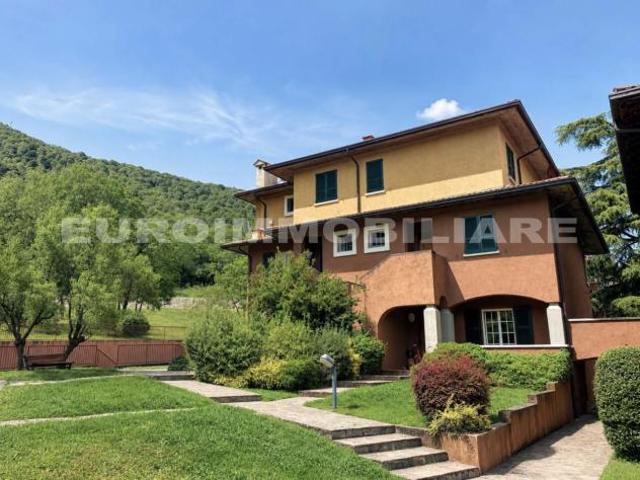 Appartamento in vendita a Zona Est, Brescia