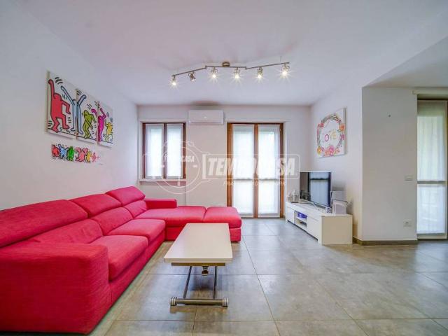 Appartamento in vendita a Carnago, Lombardia