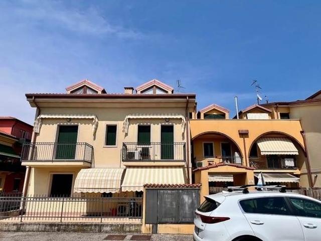 Appartamento in vendita a Castel D'azzano, Veneto