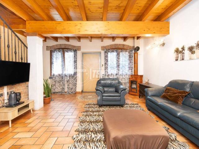 Appartamento in vendita a Castel Rozzone, Bergamo