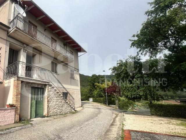 Appartamento in vendita a Gubbio, Umbria