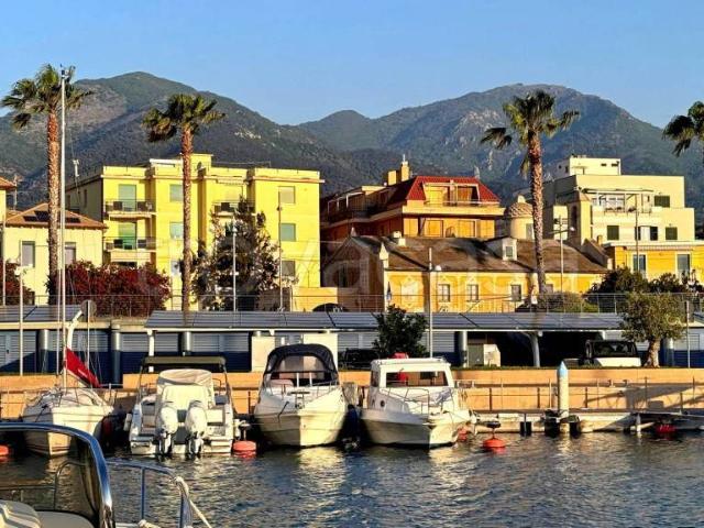 Appartamento in vendita a Borgo Castello, Loano
