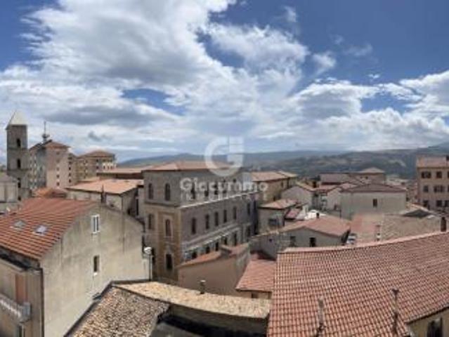Locale Commerciale in vendita a Potenza, Basilicata