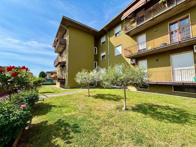 Appartamento in vendita a Sommacampagna, Veneto