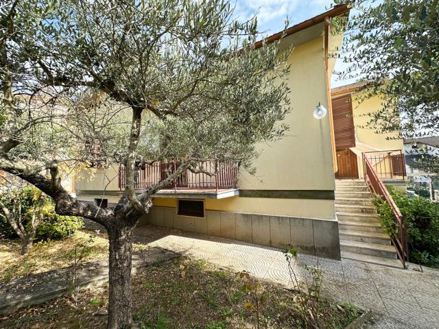 Villa Indipendente in vendita a Sutri, Lazio