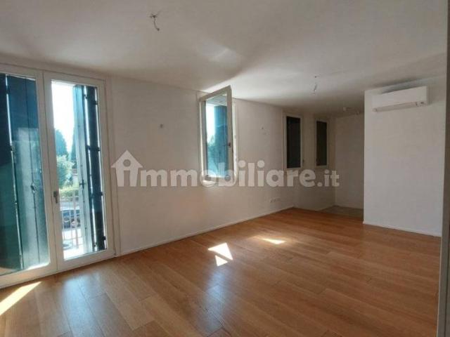 Appartamento in affitto a Ovest, Brenzone