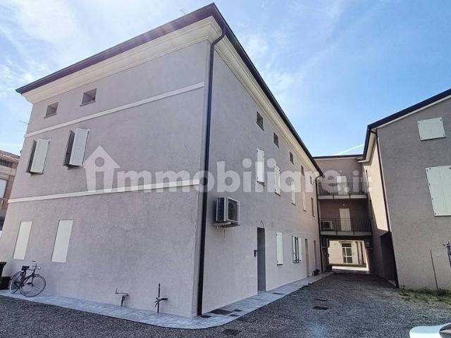 Appartamento in affitto a Bassa Reggiana, Re