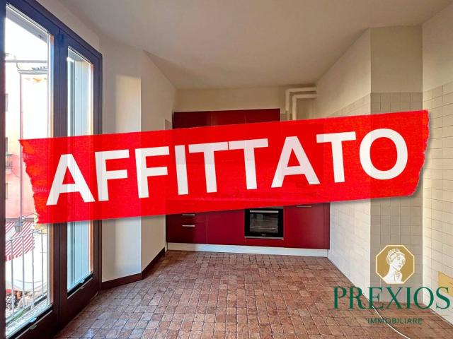 Appartamento in affitto a Centro storico, Brenzone