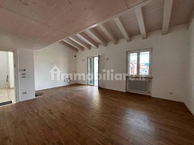 Appartamento in affitto a Nord-Est, Brenzone