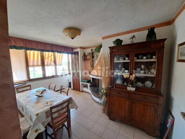 Appartamento in affitto a Capodimonte, Lazio