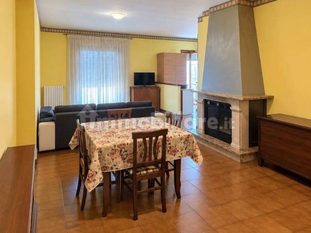 Appartamento in affitto a Magliano de' Marsi, L'Aquila