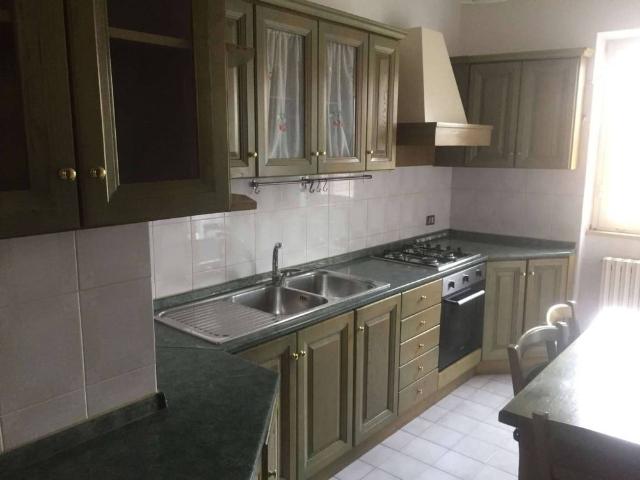 Appartamento in affitto a Villaggio Falcone, Roma