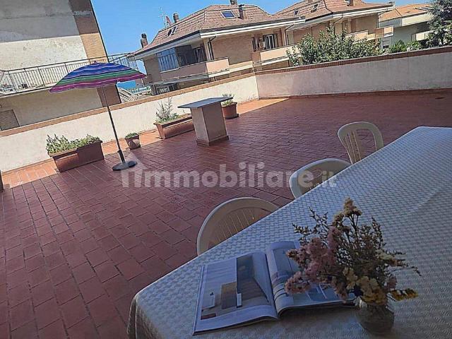 Appartamento in affitto a Centro, Marche