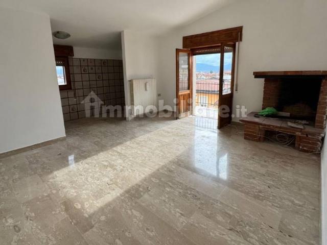 Appartamento in affitto a Valle Mazzone, Roma Capitale