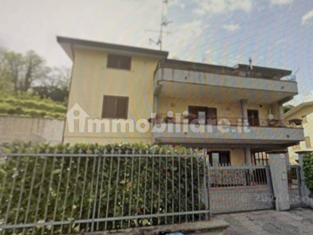 Appartamento in affitto a Ceppaloni, Campania