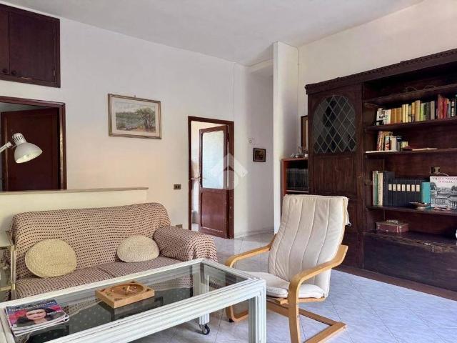 Appartamento in affitto a Caprarola, Lazio