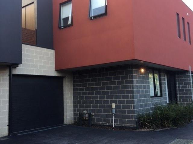 House for rent in Box Hill North