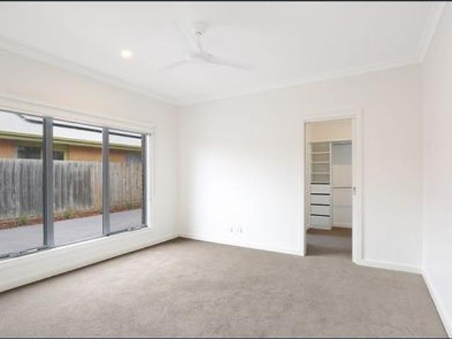 Townhouse for rent in Hastings, Melbourne