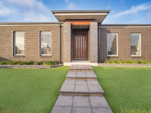 Townhouse for sale in Hamilton, Victoria