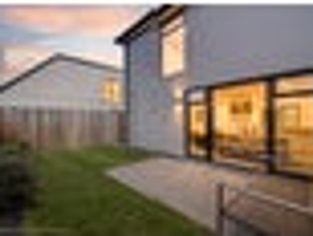 House for sale in Chaslands, Canterbury