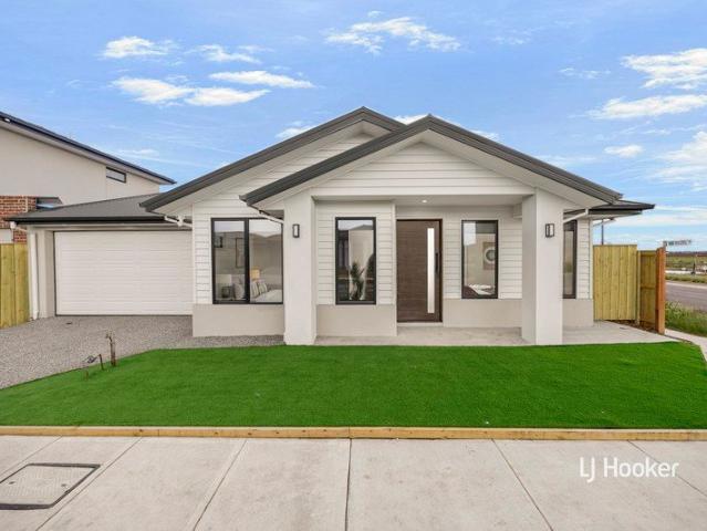 House for sale in Fraser Rise, Melbourne
