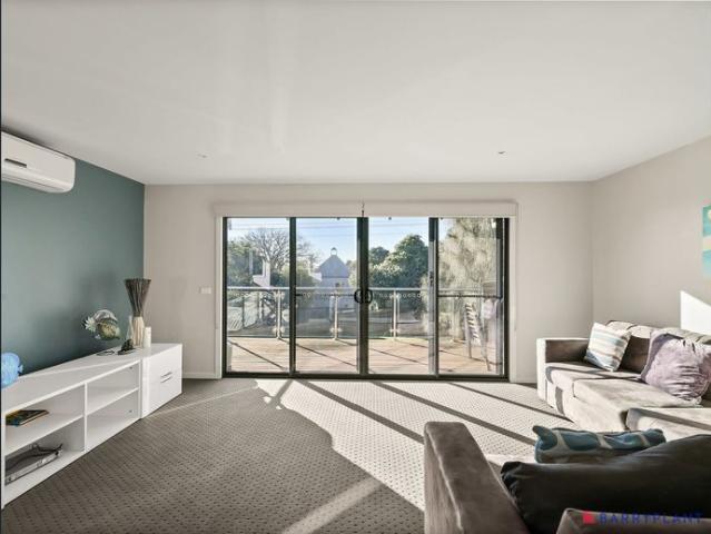 Townhouse for rent in Cowes, Victoria