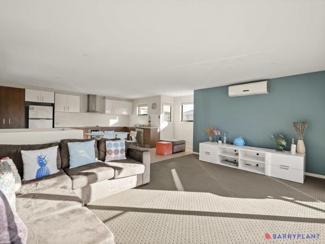 Townhouse for rent in Cowes, Victoria