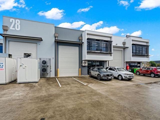 Warehouse for rent in Toombul, Queensland