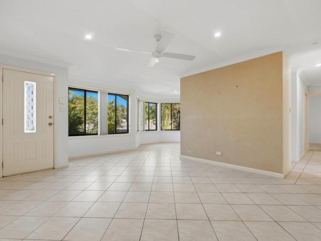 Villa for sale in Umina Beach, Gosford