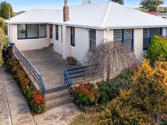 House for sale in Brisbane Grove, New South Wales