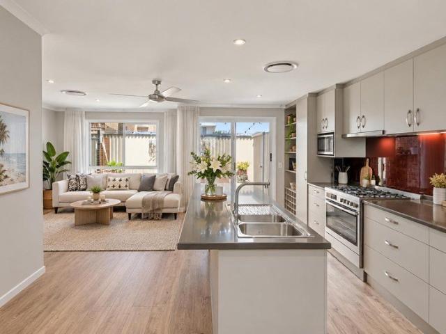 Townhouse for sale in Labrador, Gold Coast City