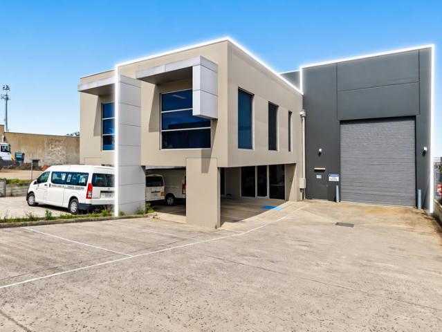 Warehouse for rent in Hallam, Melbourne
