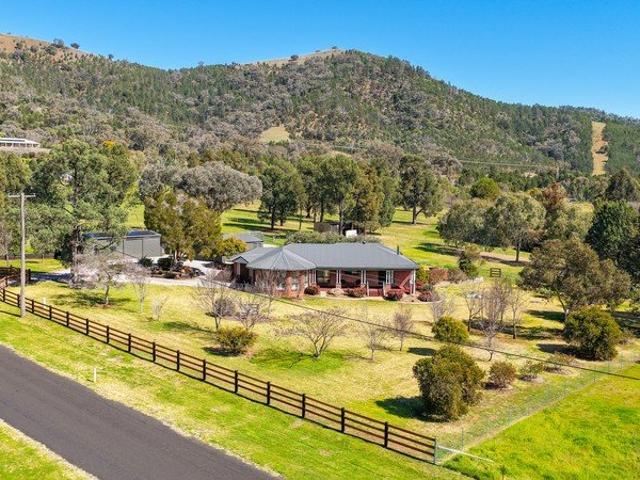 Cottage for sale in Piallamore, New South Wales