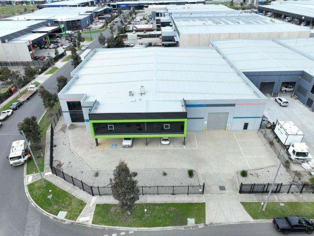 Warehouse for rent in Axiom Industrial Estate, Melbourne