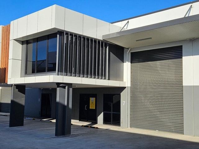 Warehouse for rent in Toombul, Queensland