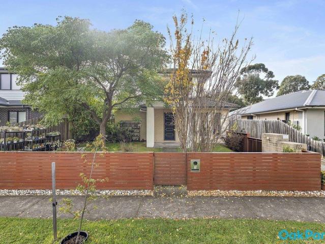 Townhouse for sale in Camerons Creek, Victoria