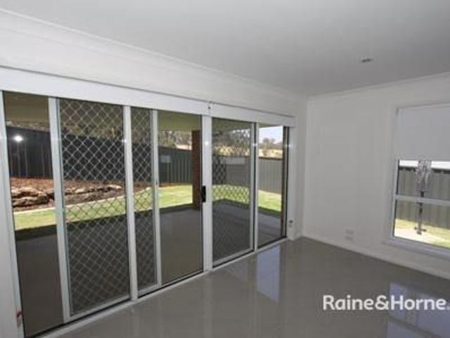 Townhouse for rent in Bourkelands, Wagga Wagga City Council